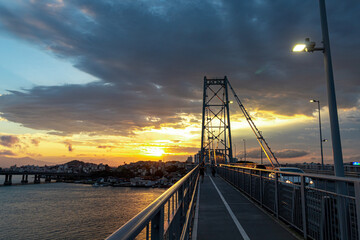 pôr do sol e a  Ponte Hercílio Luz em Florianópolis , Florianopolis, Santa Catarina, Brasil