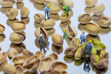 Miniature figures in the world of food 13/8