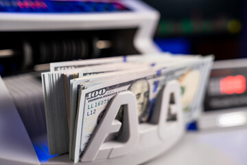 Electronic device for calculatin dollars. Money counting equipment for banking system.