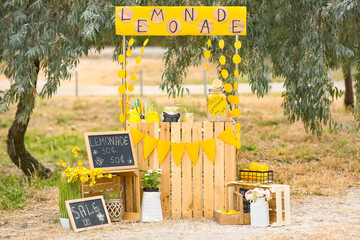 Stand for selling lemonade in park - obrazy, fototapety, plakaty