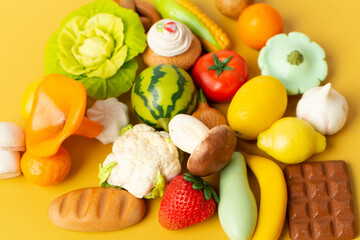 Obraz premium Food vegetable, bread, fruit in eco grocery bag on yellow background, top view