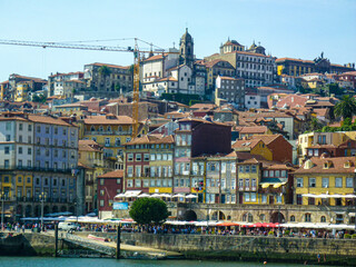 Fototapeta na wymiar Oporto desde el río, Portugal.