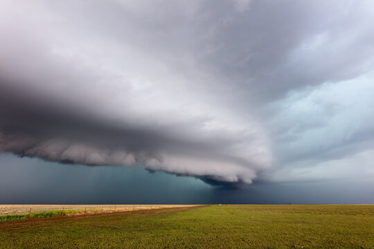 Shelf cloud and approaching storm