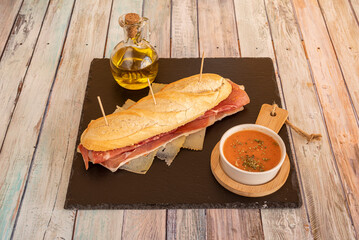 assembling the sandwich in the pan with the oil, put the sliced tomato with a pinch of salt. we put...