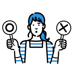 マルバツの札を持って考えているエプロンをつけた主婦
