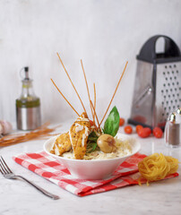 italian pasta with white sauce