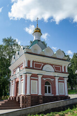 Fototapeta na wymiar Orthodox chapel in the city