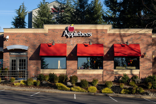 Lake Oswego, OR, USA - Jan 25, 2022: Front view of an Applebee&rsquo;s restaurant in Lake Oswego, Oregon. The Applebee's Grill + Bar restaurant chain operates with the concept of casual dining.