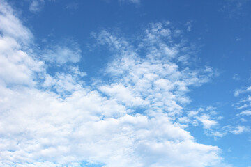 Obraz premium blue sky background with clouds