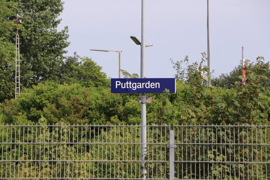 Namensschild von Puttgarden auf der Ostseeinsel Fehmarn