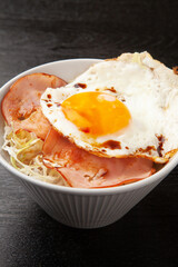 ハムエッグ丼