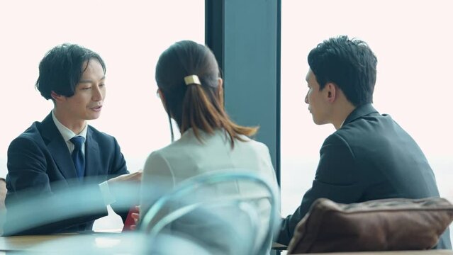 ミーティングするビジネスグループ