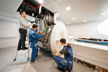 engineers of the magnetic resonance imaging apparatus configure the scanner.