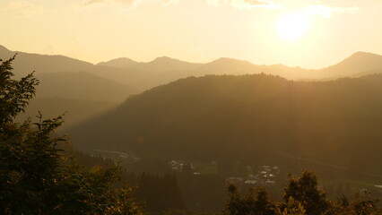 オレンジ色に染まる美しい夕景、夕日。