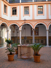 Fototapeta na wymiar Patio del Aljibe. Museo de Bellas Artes / Courtyard of the Aljibe. Museum of Fine Arts. Sevilla