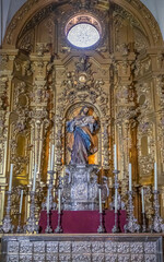 Fototapeta na wymiar Retablo en la capilla de san José en la catedral de Valladolid, España