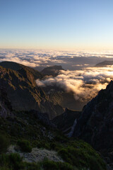 Fototapeta na wymiar Wolken in den Bergen