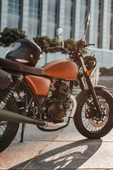 Photo sur Plexiglas Moto Single custom retro bike with helmet on it outdoors