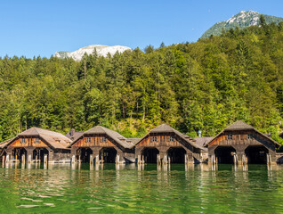Fototapeta na wymiar Bootshäuser in Schönau am Königssee Berchtesgadener Alpen