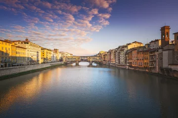 Photo sur Plexiglas Ponte Vecchio Ponte Vecchio et fleuve Arno à Florence au coucher du soleil. Toscane, Italie.