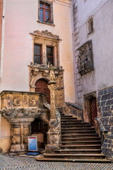 görlitz, deutschland - treppe am rathaus mit justitiafigur
