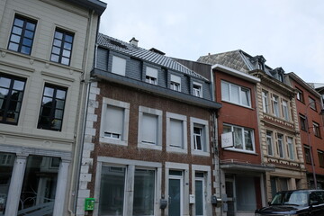 Fototapeta na wymiar FU 2020-07-26 Belgien ruck 68 Alte Gebäude an einer Straße