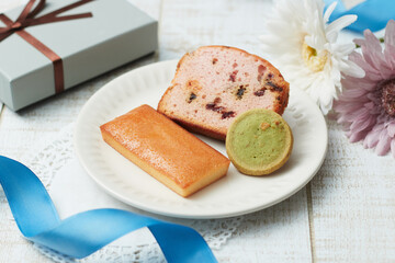 プレゼントにおすすめの洋菓子盛り合わせ(パウンドケーキ、クッキー、フィナンシェ)