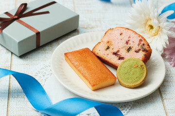 プレゼントにおすすめの洋菓子盛り合わせ(パウンドケーキ、クッキー、フィナンシェ)