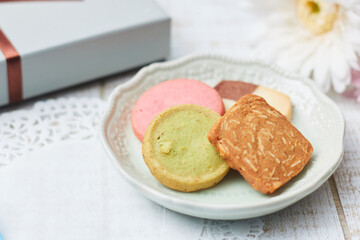 ほんのり甘いピスタチオ、ストベリー、ココナッツのクッキー