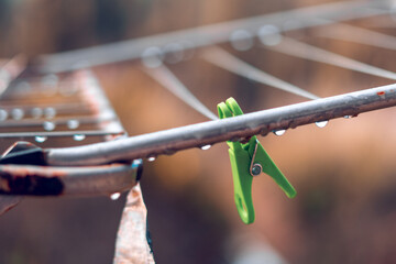 Wet clothespin, drops, green