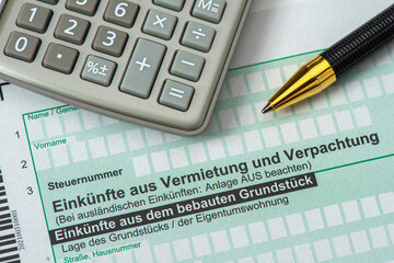 Steuererklärung für Finanzamt mit Formular