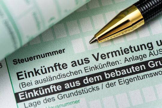 Steuererklärung für Finanzamt mit Formular