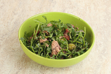 Salad with tuna and rucola