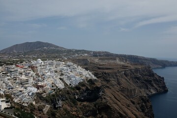 Fototapeta na wymiar Panoramic view of the picturesque village of Fira Santorini