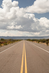 Ruta recta, camino de montaña en Salta