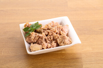Canned tuna fish with oil