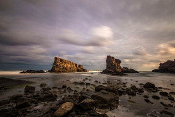 Fototapeta na wymiar Seascape and magnificent dramatic sunrise over Rock formation The