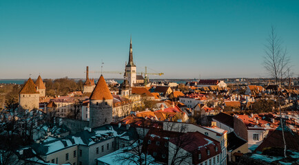 Fototapeta premium Beautiful panoramic sunset view of the old town of Tallinn, Estonia from Patkuli viewing platform