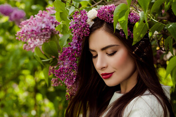 Portrait of gorgeous lady with flowers