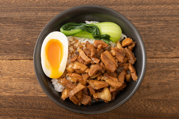 魯肉飯：ルーローハン
