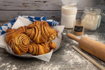 Franzbrötchen mit Süssteig und Zimt
