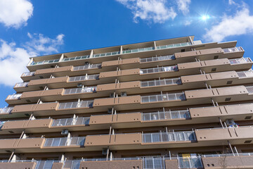 Exterior of high-rise condominium and refreshing blue sky scenery_sky_26