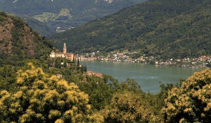 Veduta in primo piano del borgo di Morcote, Svizzera Italiana
