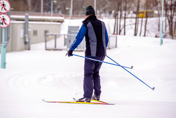 A man goes skiing in the winter Park
