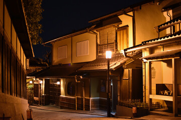 京都の夜の町並み