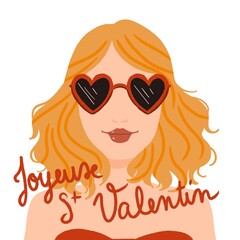 Femme blonde portant des lunettes de soleil rouge en forme de cœur pour la saint Valentin 