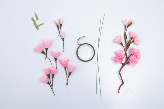 Assembling a spring branch with sakura flowers from corrugated paper using wire and teip tape
