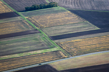 vue aérienne de champs à Longnes dans les Yvelines en France