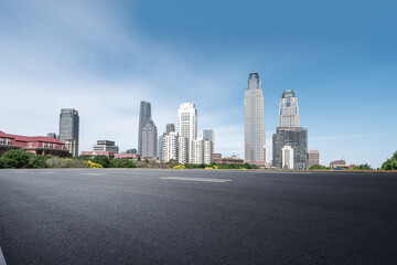Obraz premium Freeway skyline and financial district modern buildings