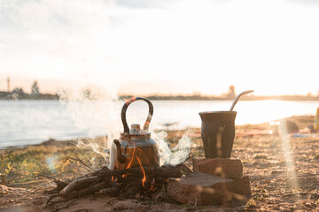 Atardecer con Mate en el rio Rosario Argetina